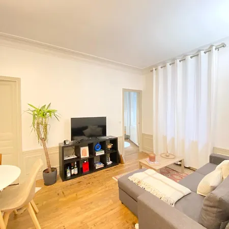 Prive Chic - Tour Eiffel Appartement *