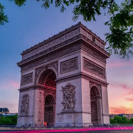 Prive Chic - Tour Eiffel